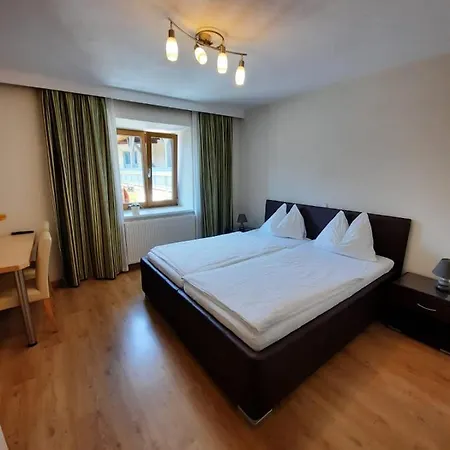 בית הארחה Kreuzinger, 5310