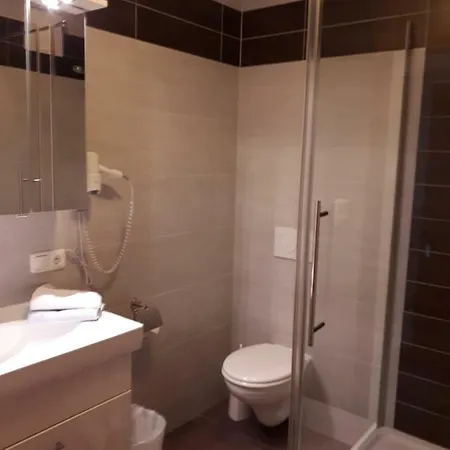 Kreuzinger, 5310 בית הארחה Tiefgraben