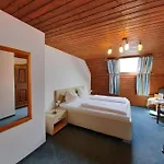 Kreuzinger, 5310 بيت ضيافة تيفغرابن