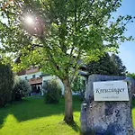 Kreuzinger, 5310 بيت ضيافة 3*