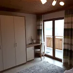 Kreuzinger, 5310 بيت ضيافة 3*