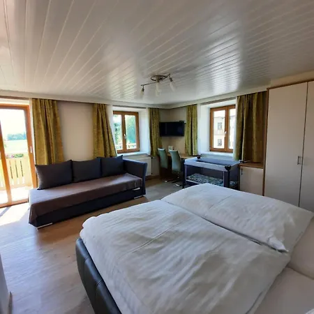 Kreuzinger Guest house Tiefgraben